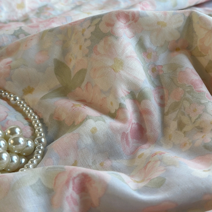 91家纺网 家纺一手货源 找家纺 绫韵家纺 2025夏季新品A类全棉纯棉双层纱法式大花边夏被空调被四件套 国色芳华-粉