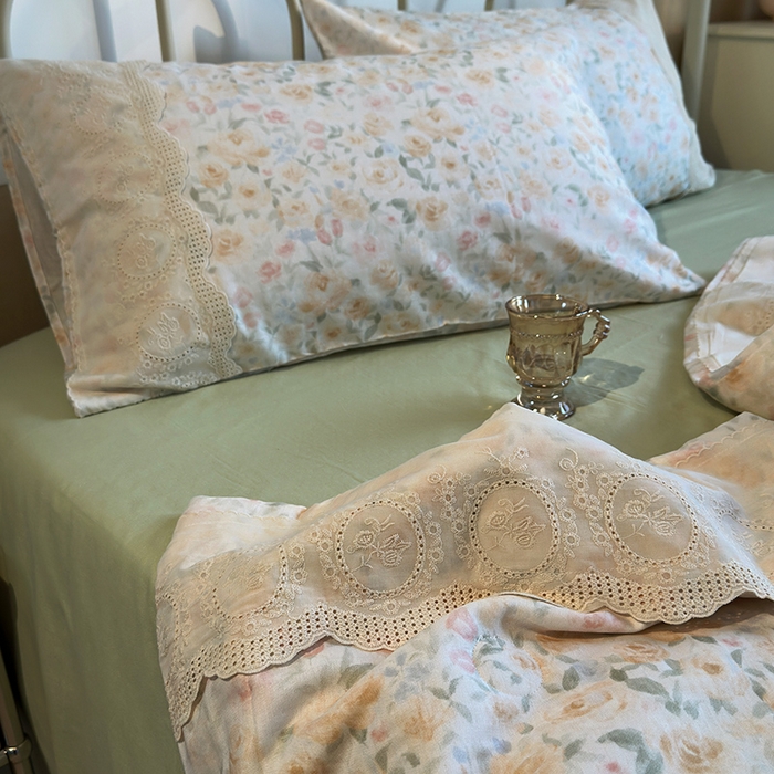 91家纺网 家纺一手货源 找家纺 绫韵家纺 2025夏季新品A类全棉纯棉双层纱法式大花边夏被空调被四件套 月朦胧-黄