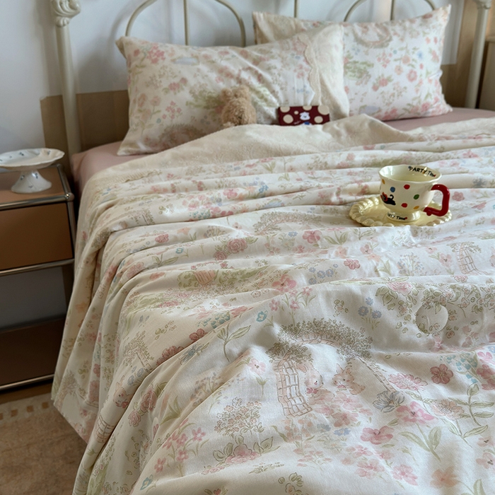 91家纺网 家纺一手货源 找家纺 绫韵家纺 2025夏季新品A类全棉纯棉双层纱法式大花边夏被空调被四件套 庄园秘境