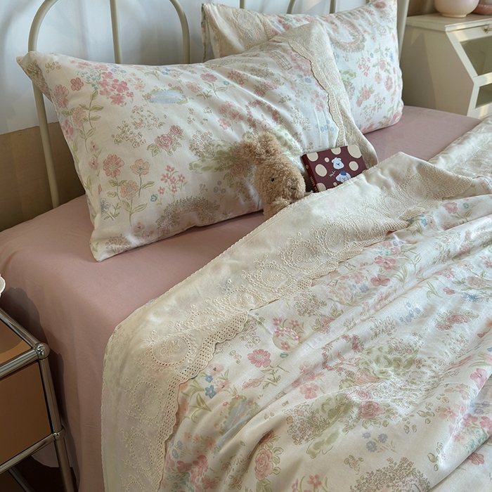 91家纺网 家纺一手货源 找家纺 绫韵家纺 2025夏季新品A类全棉纯棉双层纱法式大花边夏被空调被四件套 庄园秘境