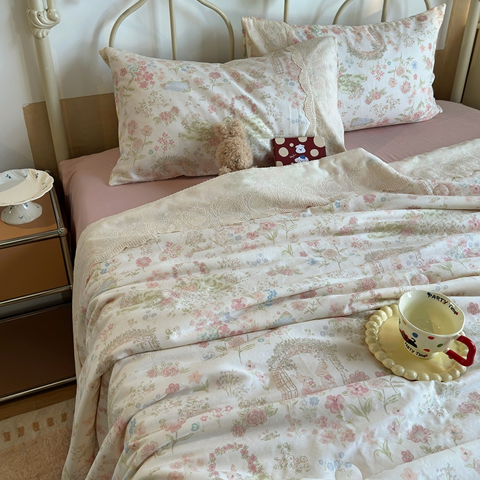 91家纺网 家纺一手货源 找家纺 绫韵家纺 2025夏季新品A类全棉纯棉双层纱法式大花边夏被空调被四件套 庄园秘境