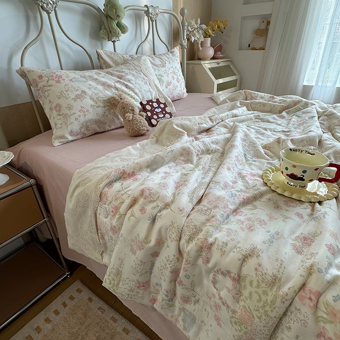 91家纺网 家纺一手货源 找家纺 绫韵家纺 2025夏季新品A类全棉纯棉双层纱法式大花边夏被空调被四件套 庄园秘境