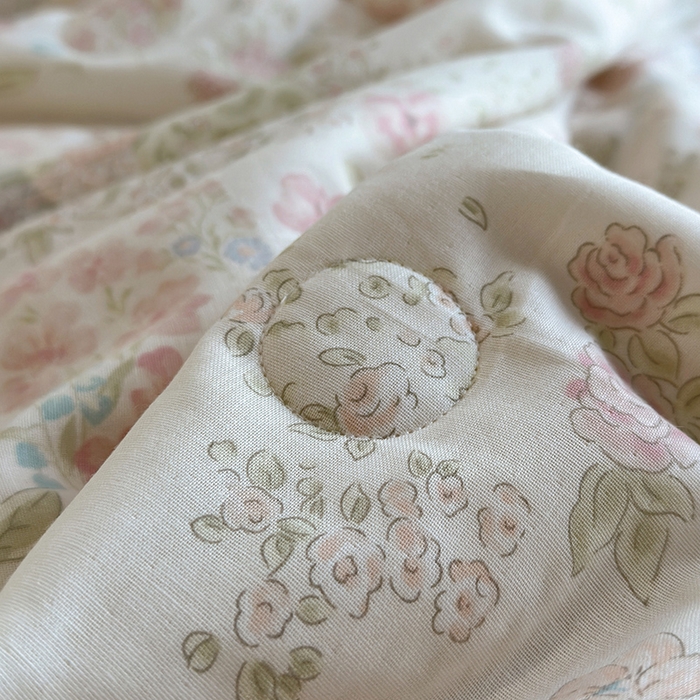 91家纺网 家纺一手货源 找家纺 绫韵家纺 2025夏季新品A类全棉纯棉双层纱法式大花边夏被空调被四件套 庄园秘境