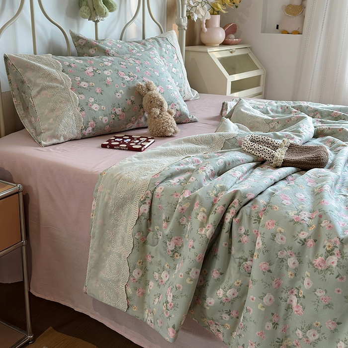 91家纺网 家纺一手货源 找家纺 绫韵家纺 2025夏季新品A类全棉纯棉双层纱法式大花边夏被空调被四件套 诗野集-绿