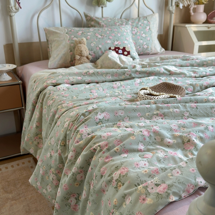 91家纺网 家纺一手货源 找家纺 绫韵家纺 2025夏季新品A类全棉纯棉双层纱法式大花边夏被空调被四件套 诗野集-绿