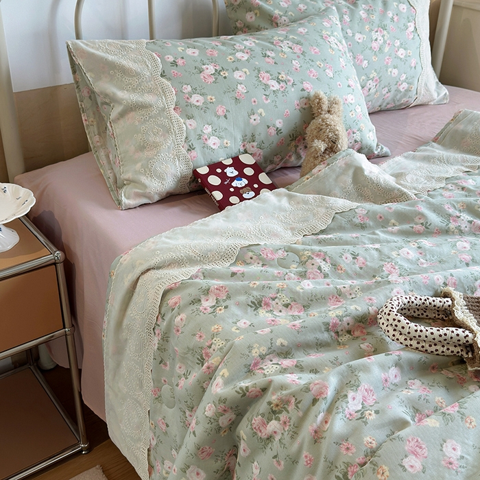 91家纺网 家纺一手货源 找家纺 绫韵家纺 2025夏季新品A类全棉纯棉双层纱法式大花边夏被空调被四件套 诗野集-绿