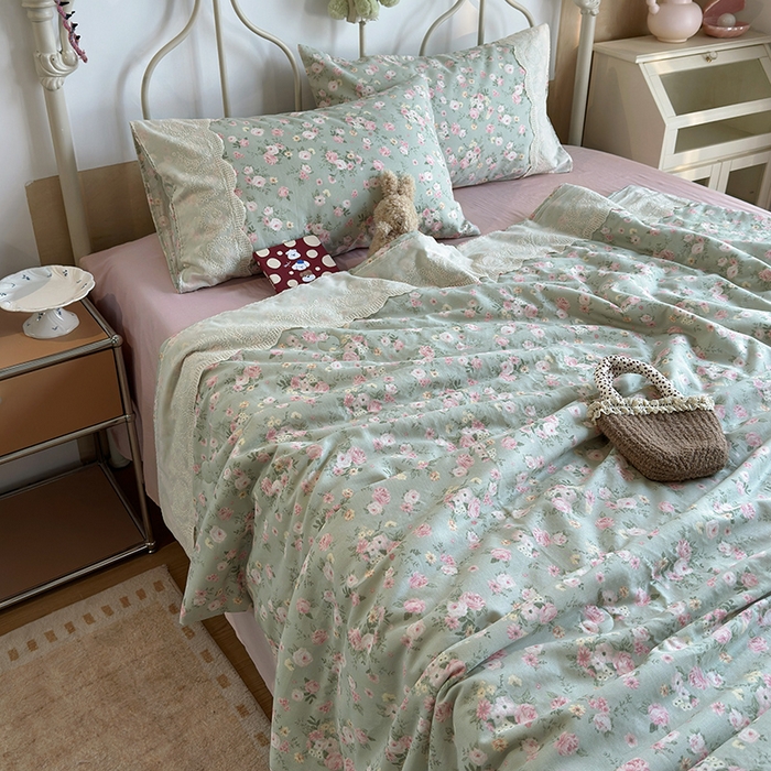 91家纺网 家纺一手货源 找家纺 绫韵家纺 2025夏季新品A类全棉纯棉双层纱法式大花边夏被空调被四件套 诗野集-绿