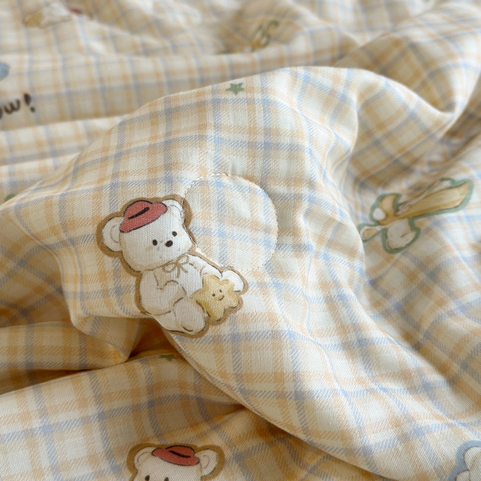 91家纺网 家纺一手货源 找家纺 绫韵家纺 2025夏季新品A类全棉纯棉双层纱法式大花边夏被空调被四件套 星月小熊蓝