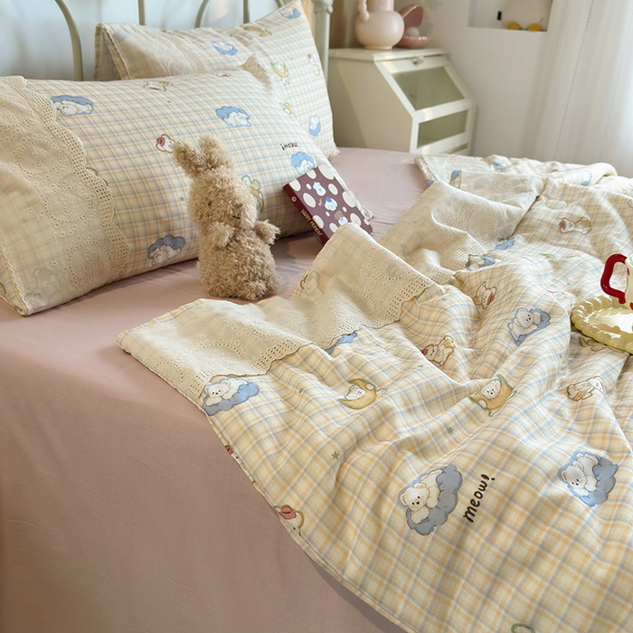 91家纺网 家纺一手货源 找家纺 绫韵家纺 2025夏季新品A类全棉纯棉双层纱法式大花边夏被空调被四件套 星月小熊蓝