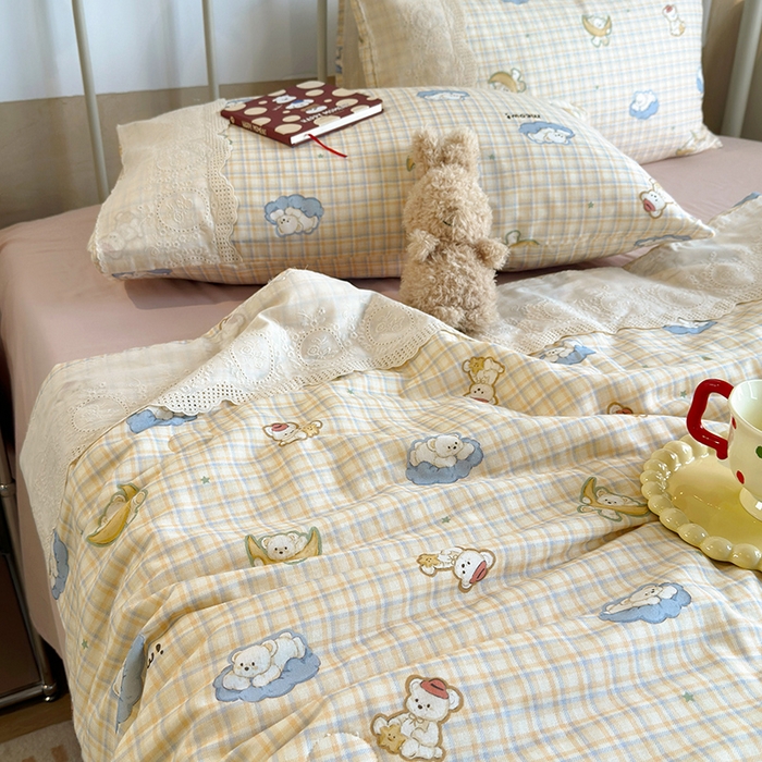 91家纺网 家纺一手货源 找家纺 绫韵家纺 2025夏季新品A类全棉纯棉双层纱法式大花边夏被空调被四件套 星月小熊蓝