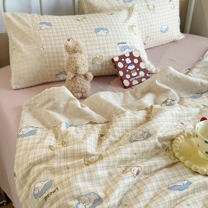 91家纺网 家纺一手货源 找家纺 绫韵家纺 2025夏季新品A类全棉纯棉双层纱法式大花边夏被空调被四件套 星月小熊蓝