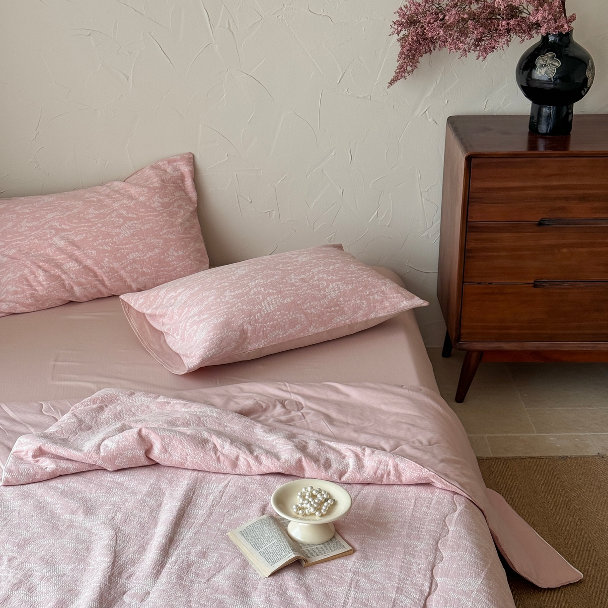 91家纺网 家纺一手货源 找家纺 山舍家居 2025春夏新款色织针刺子提花夏被夏凉被空调被四件套 無由-粉