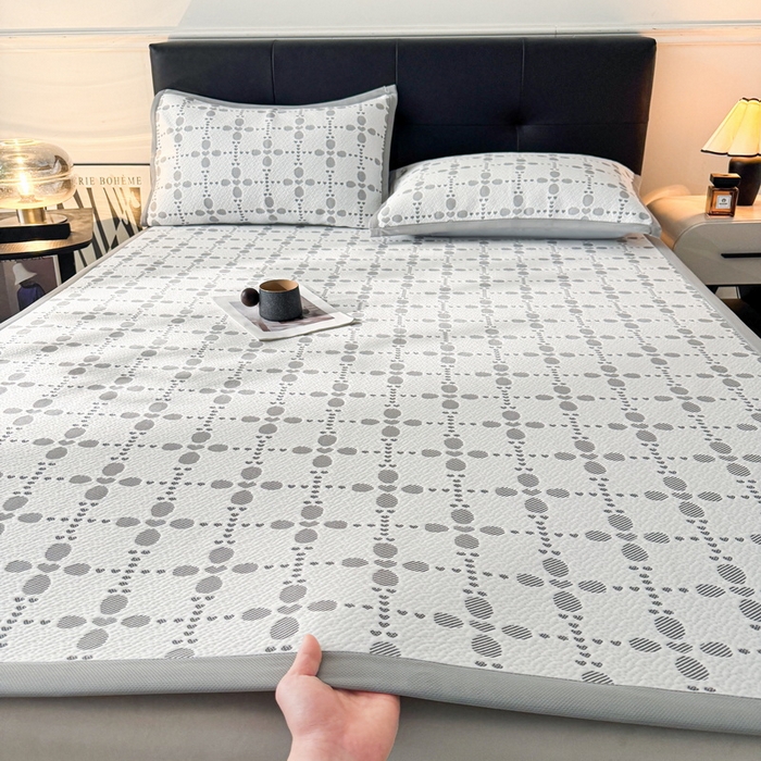 91家纺网 家纺一手货源 找家纺 LIFE.丽芙 2025春夏季新品A类针织提花冰凉豆豆凉感软席子平铺绑带款冰丝凉席三件套（450克）-风格一 维塔-灰