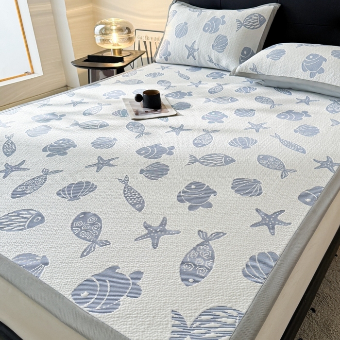 91家纺网 家纺一手货源 找家纺 LIFE.丽芙 2025春夏季新品A类针织提花冰凉豆豆凉感软席子平铺绑带款冰丝凉席三件套（450克）-风格一 海底世界-海蓝