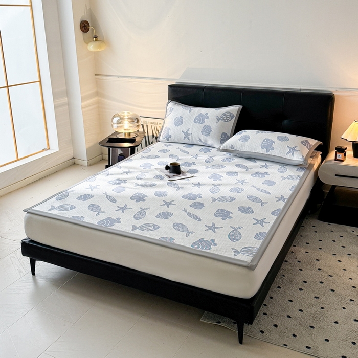 91家纺网 家纺一手货源 找家纺 LIFE.丽芙 2025春夏季新品A类针织提花冰凉豆豆凉感软席子平铺绑带款冰丝凉席三件套（450克）-风格一 海底世界-海蓝