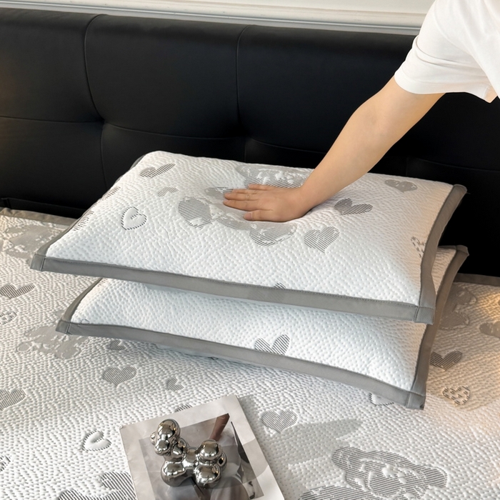 91家纺网 家纺一手货源 找家纺 LIFE.丽芙 2025春夏季新品A类针织提花冰凉豆豆凉感软席子平铺绑带款冰丝凉席三件套（450克）-风格一 熊世界-灰