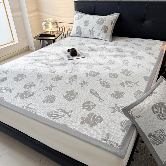 91家纺网 家纺一手货源 找家纺 LIFE.丽芙 2025春夏季新品A类针织提花冰凉豆豆凉感软席子平铺绑带款冰丝凉席三件套（450克）-风格一 海底世界-灰