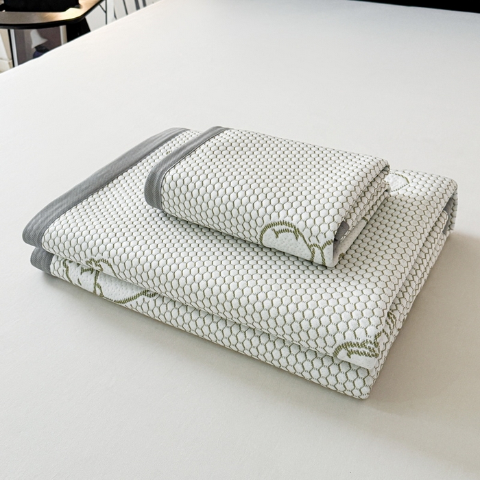 91家纺网 家纺一手货源 找家纺 LIFE.丽芙 2025春夏季新品A类针织提花冰凉豆豆凉感软席子平铺绑带款冰丝凉席三件套（450克）-风格一 卡皮巴拉-绿