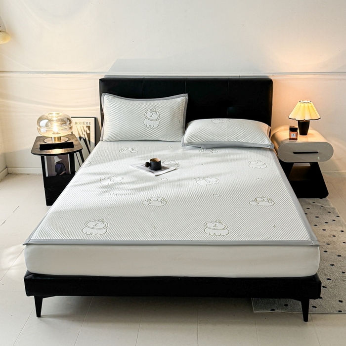 91家纺网 家纺一手货源 找家纺 LIFE.丽芙 2025春夏季新品A类针织提花冰凉豆豆凉感软席子平铺绑带款冰丝凉席三件套（450克）-风格一 卡皮巴拉-绿