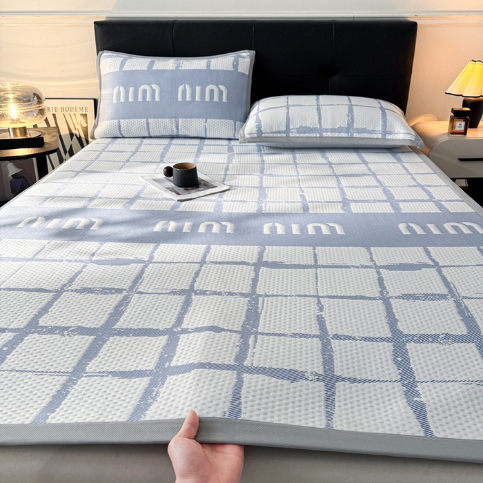 LIFE.丽芙 2025春夏季新品A类针织提花冰凉豆豆凉感软席子平铺绑带款冰丝凉席三件套（450克）-风格一 几何字母-海蓝