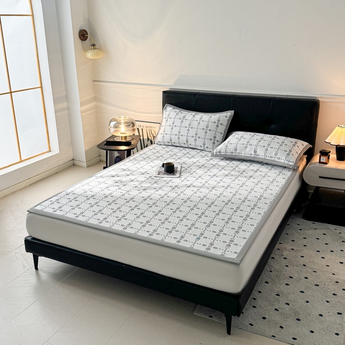 91家纺网 家纺一手货源 找家纺 LIFE.丽芙 2025春夏季新品A类针织提花冰凉豆豆凉感软席子平铺绑带款冰丝凉席三件套（450克）-风格一 维塔-灰