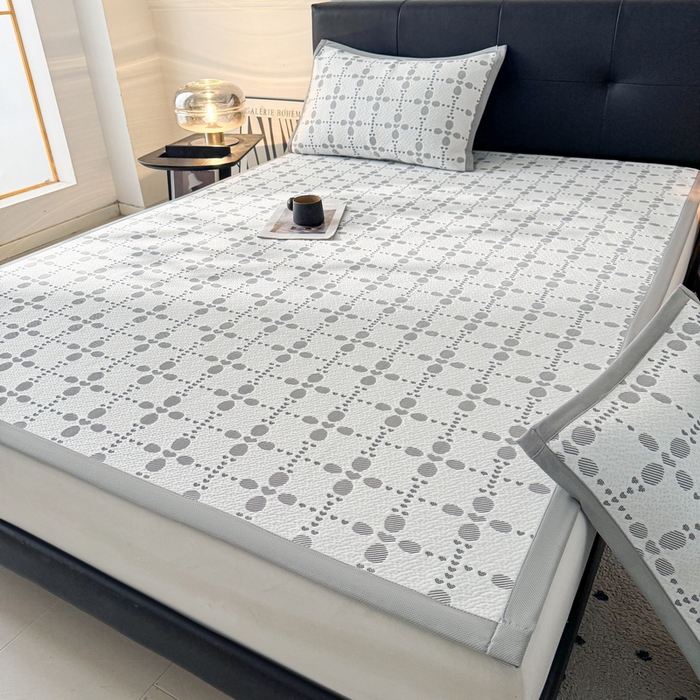 91家纺网 家纺一手货源 找家纺 LIFE.丽芙 2025春夏季新品A类针织提花冰凉豆豆凉感软席子平铺绑带款冰丝凉席三件套（450克）-风格一 维塔-灰