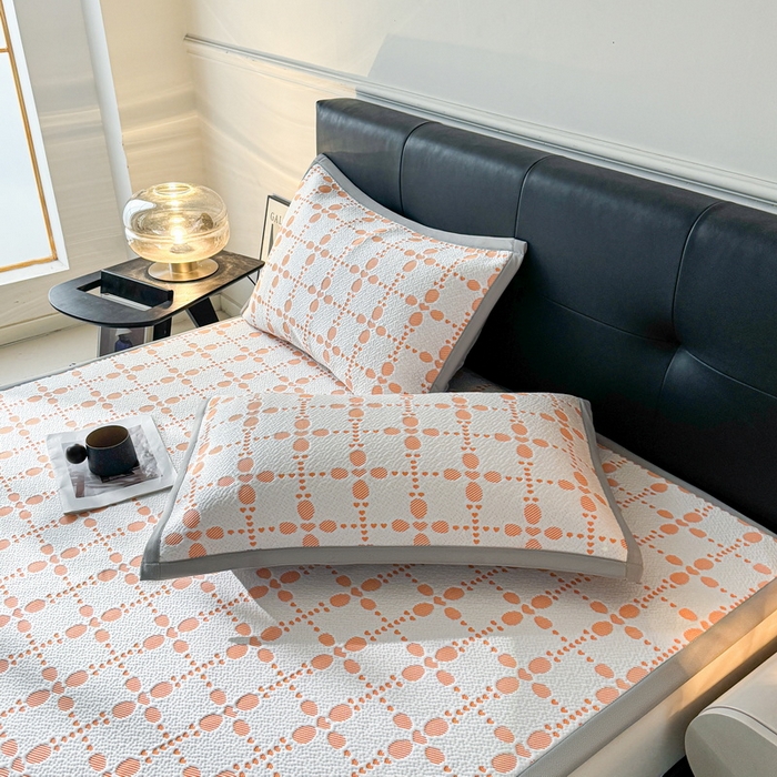 91家纺网 家纺一手货源 找家纺 LIFE.丽芙 2025春夏季新品A类针织提花冰凉豆豆凉感软席子平铺绑带款冰丝凉席三件套（450克）-风格一 维塔-橘