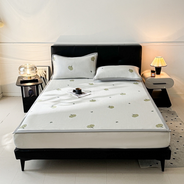 91家纺网 家纺一手货源 找家纺 LIFE.丽芙 2025春夏季新品A类针织提花冰凉豆豆凉感软席子平铺绑带款冰丝凉席三件套（450克）-风格一 南瓜-绿