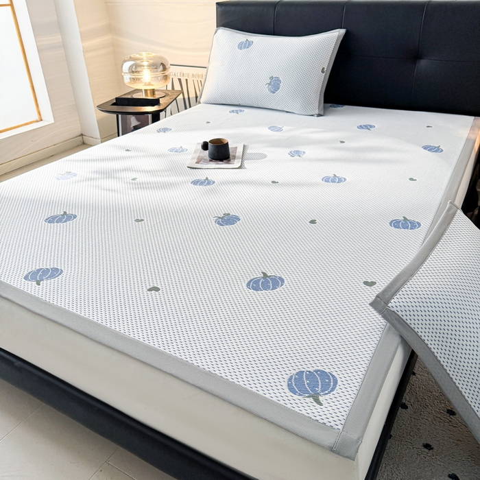 91家纺网 家纺一手货源 找家纺 LIFE.丽芙 2025春夏季新品A类针织提花冰凉豆豆凉感软席子平铺绑带款冰丝凉席三件套（450克）-风格一 南瓜-海蓝