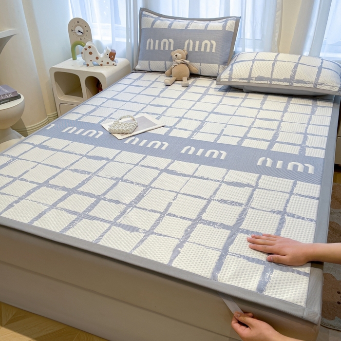 91家纺网 家纺一手货源 找家纺 （总）LIFE.丽芙 2025春夏季新品A类针织提花冰凉豆豆凉感软席子平铺绑带款冰丝凉席三件套（450克）-风格二