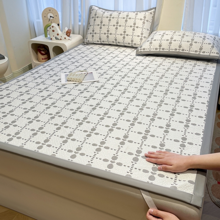 91家纺网 家纺一手货源 找家纺 （总）LIFE.丽芙 2025春夏季新品A类针织提花冰凉豆豆凉感软席子平铺绑带款冰丝凉席三件套（450克）-风格二