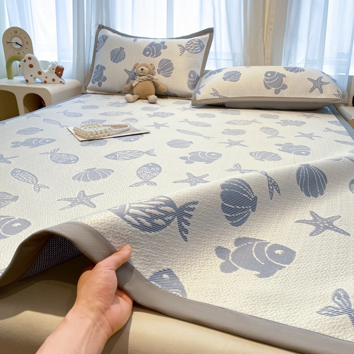 91家纺网 家纺一手货源 找家纺 LIFE.丽芙 2025春夏季新品A类针织提花冰凉豆豆凉感软席子平铺绑带款冰丝凉席三件套（450克）-风格二 海底世界-海蓝