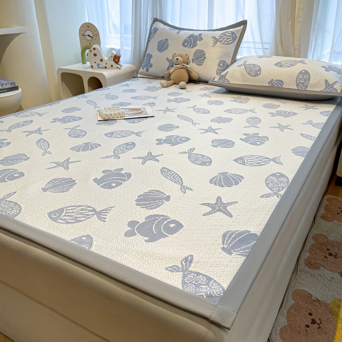 91家纺网 家纺一手货源 找家纺 LIFE.丽芙 2025春夏季新品A类针织提花冰凉豆豆凉感软席子平铺绑带款冰丝凉席三件套（450克）-风格二 海底世界-海蓝