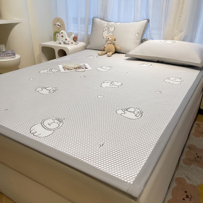 91家纺网 家纺一手货源 找家纺 LIFE.丽芙 2025春夏季新品A类针织提花冰凉豆豆凉感软席子平铺绑带款冰丝凉席三件套（450克）-风格二 卡皮巴拉-灰