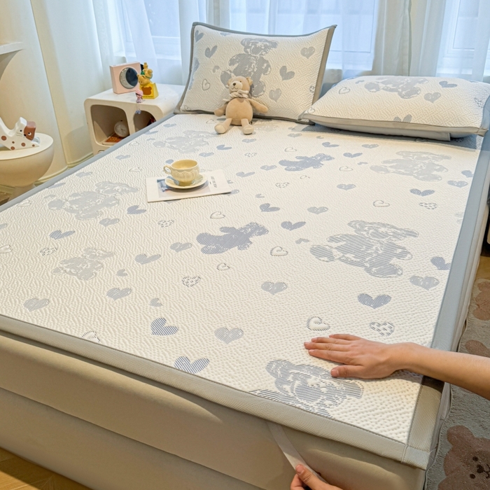 LIFE.丽芙 2025春夏季新品A类针织提花冰凉豆豆凉感软席子平铺绑带款冰丝凉席三件套（450克）-风格二 熊世界-海蓝