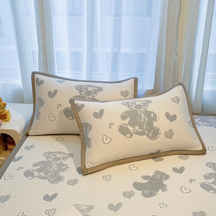 91家纺网 家纺一手货源 找家纺 LIFE.丽芙 2025春夏季新品A类针织提花冰凉豆豆凉感软席子平铺绑带款冰丝凉席三件套（450克）-风格二 熊世界-海蓝