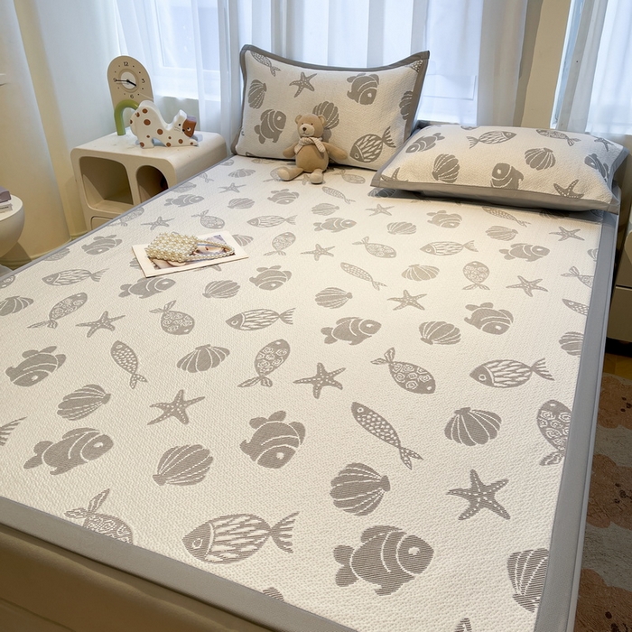 91家纺网 家纺一手货源 找家纺 LIFE.丽芙 2025春夏季新品A类针织提花冰凉豆豆凉感软席子平铺绑带款冰丝凉席三件套（450克）-风格二 海底世界-灰