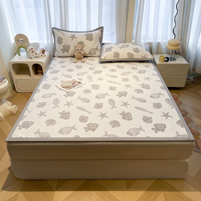 91家纺网 家纺一手货源 找家纺 LIFE.丽芙 2025春夏季新品A类针织提花冰凉豆豆凉感软席子平铺绑带款冰丝凉席三件套（450克）-风格二 海底世界-灰