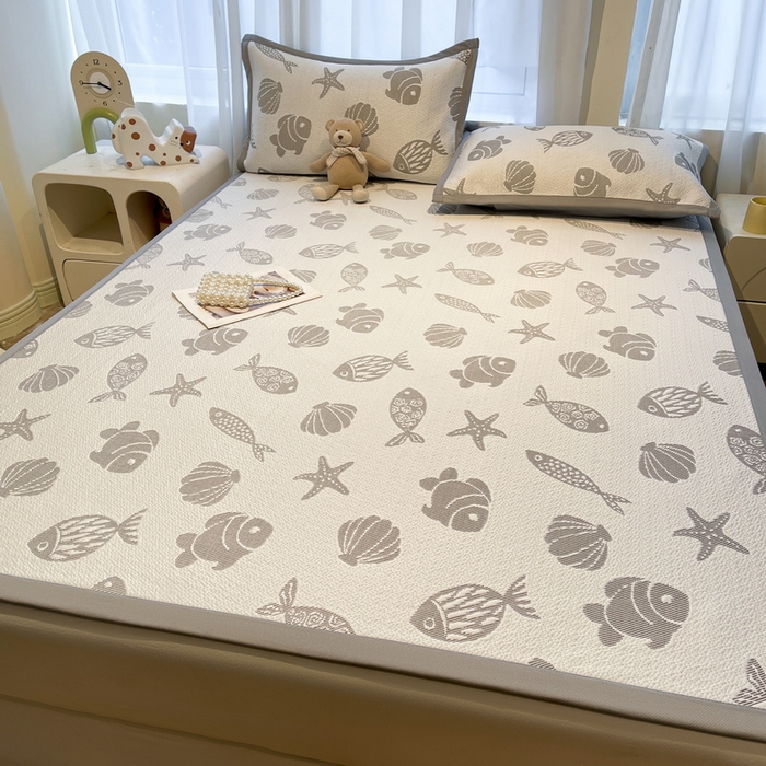 91家纺网 家纺一手货源 找家纺 LIFE.丽芙 2025春夏季新品A类针织提花冰凉豆豆凉感软席子平铺绑带款冰丝凉席三件套（450克）-风格二 海底世界-灰