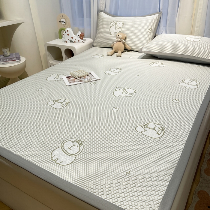 91家纺网 家纺一手货源 找家纺 LIFE.丽芙 2025春夏季新品A类针织提花冰凉豆豆凉感软席子平铺绑带款冰丝凉席三件套（450克）-风格二 卡皮巴拉-绿