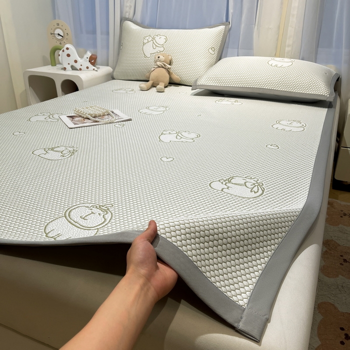 91家纺网 家纺一手货源 找家纺 LIFE.丽芙 2025春夏季新品A类针织提花冰凉豆豆凉感软席子平铺绑带款冰丝凉席三件套（450克）-风格二 卡皮巴拉-绿