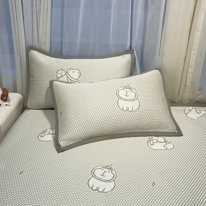 91家纺网 家纺一手货源 找家纺 LIFE.丽芙 2025春夏季新品A类针织提花冰凉豆豆凉感软席子平铺绑带款冰丝凉席三件套（450克）-风格二 卡皮巴拉-绿