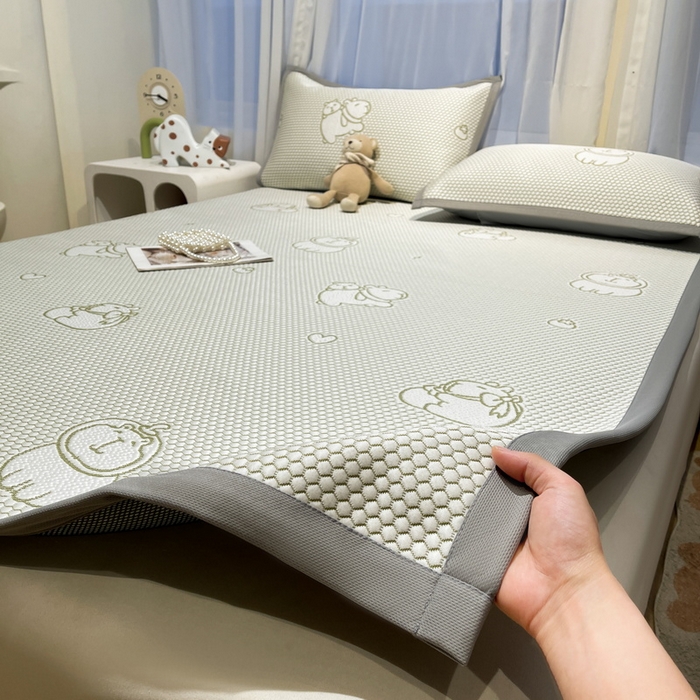 91家纺网 家纺一手货源 找家纺 LIFE.丽芙 2025春夏季新品A类针织提花冰凉豆豆凉感软席子平铺绑带款冰丝凉席三件套（450克）-风格二 卡皮巴拉-绿