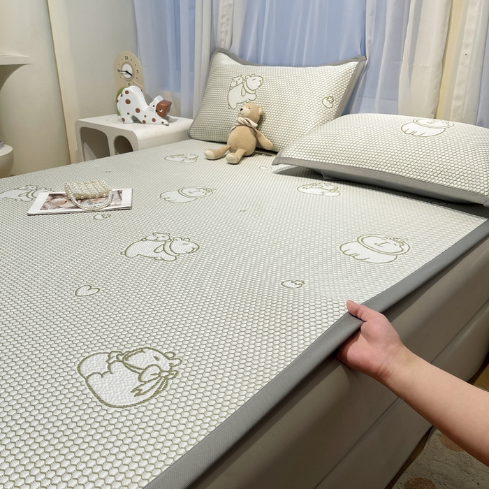 91家纺网 家纺一手货源 找家纺 LIFE.丽芙 2025春夏季新品A类针织提花冰凉豆豆凉感软席子平铺绑带款冰丝凉席三件套（450克）-风格二 卡皮巴拉-绿