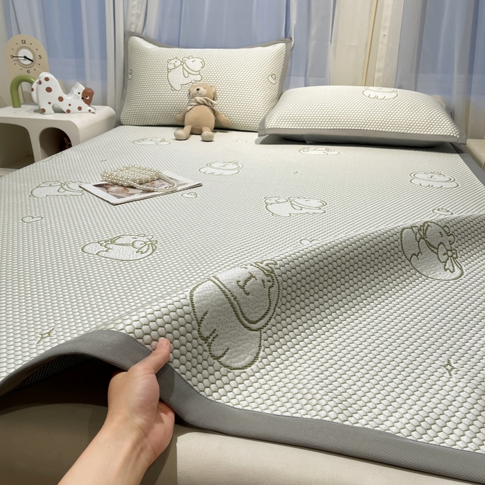 91家纺网 家纺一手货源 找家纺 LIFE.丽芙 2025春夏季新品A类针织提花冰凉豆豆凉感软席子平铺绑带款冰丝凉席三件套（450克）-风格二 卡皮巴拉-绿