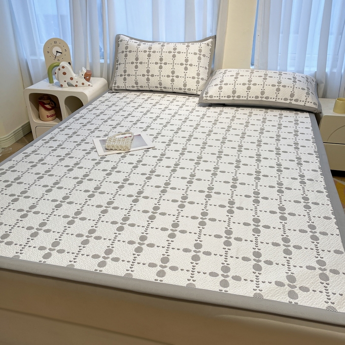 91家纺网 家纺一手货源 找家纺 LIFE.丽芙 2025春夏季新品A类针织提花冰凉豆豆凉感软席子平铺绑带款冰丝凉席三件套（450克）-风格二 维塔-灰