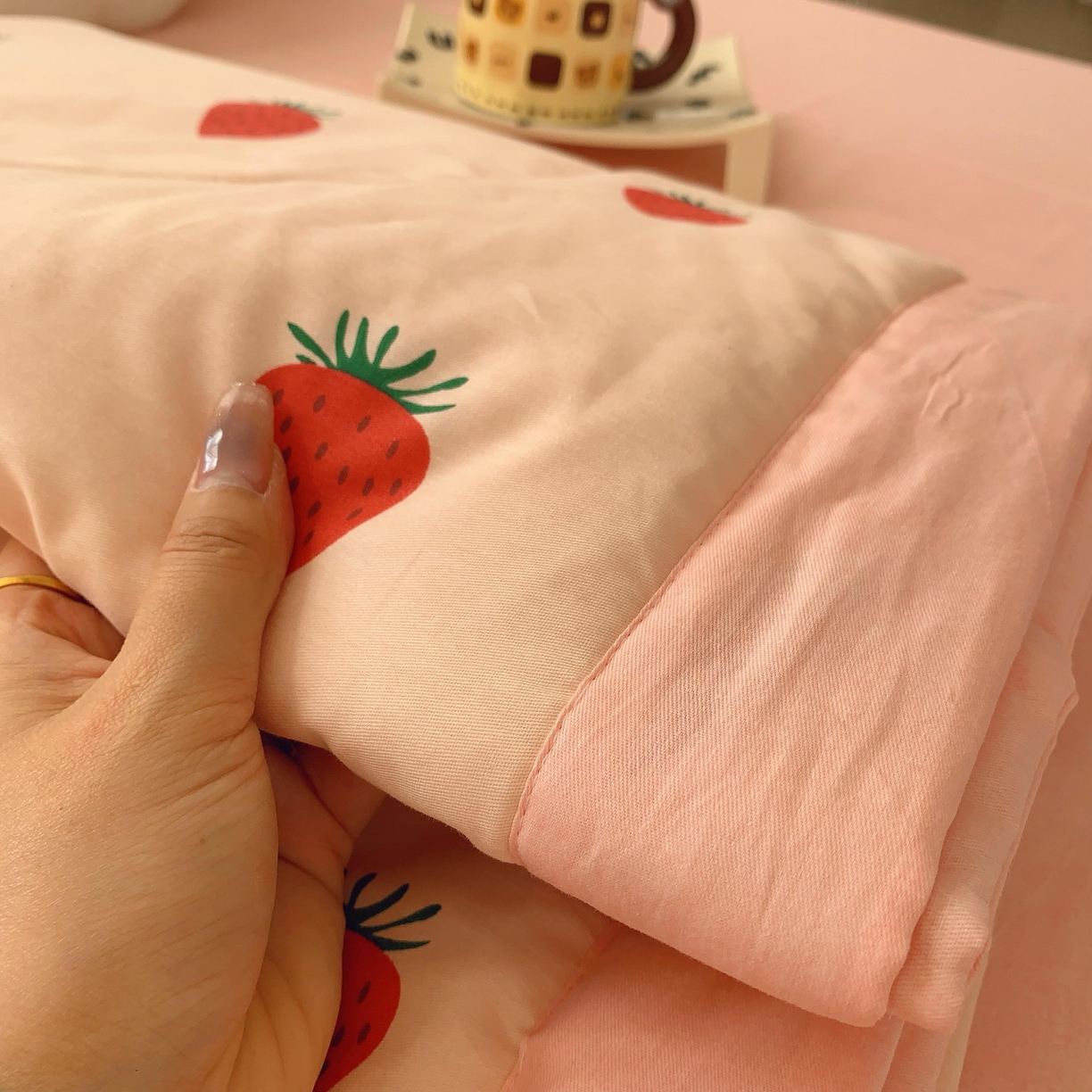 91家纺网 家纺一手货源 找家纺 莱豫家纺 2025春夏新款纯棉全棉夏被夏凉被四件套 草莓圣代