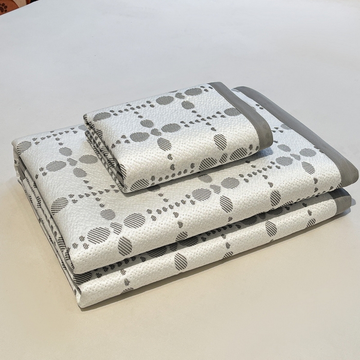 91家纺网 家纺一手货源 找家纺 LIFE.丽芙 2025春夏季新品A类针织提花冰凉豆豆凉感软席子平铺绑带款冰丝凉席三件套（450克）-风格二 维塔-灰