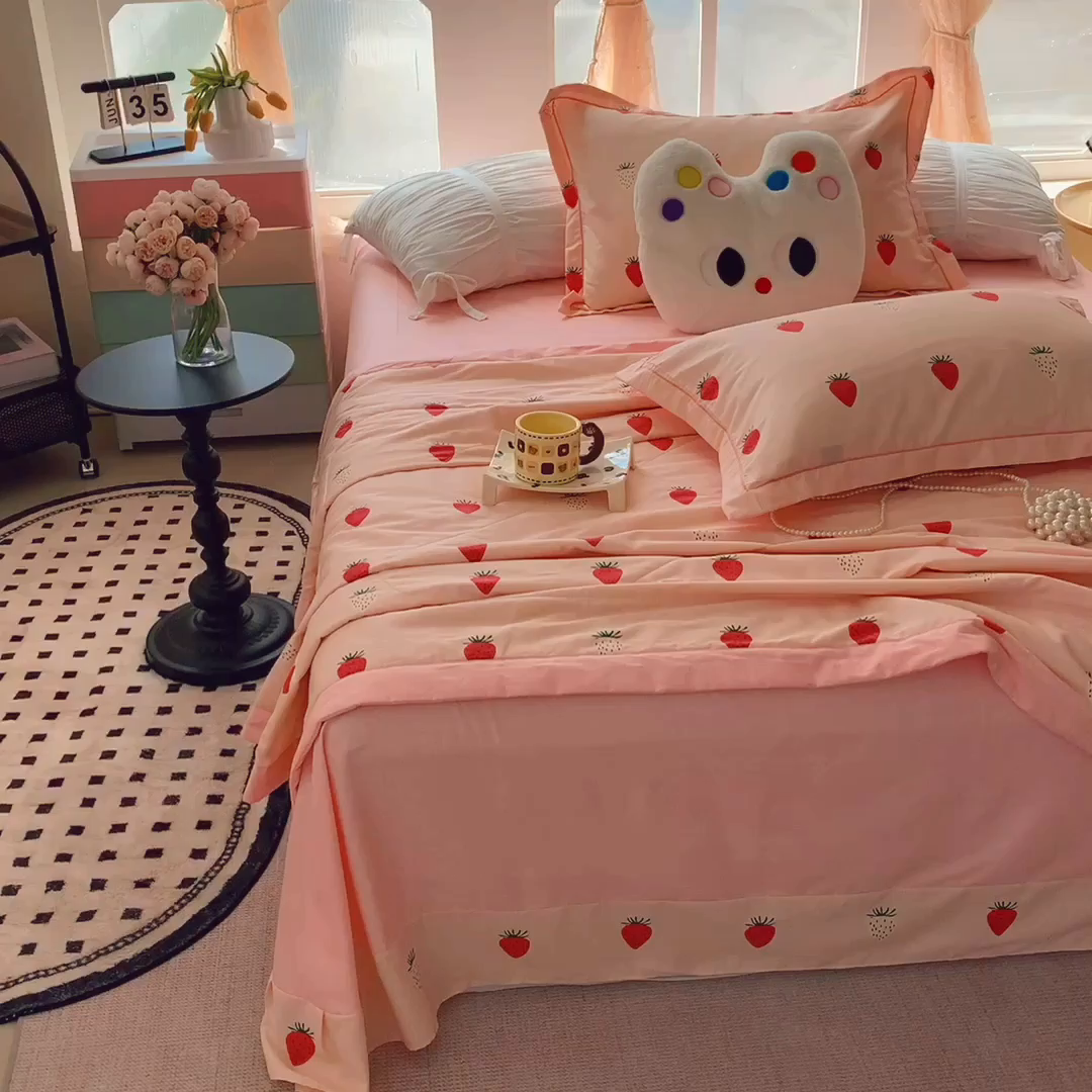 91家纺网 家纺一手货源 找家纺 莱豫家纺 2025春夏新款纯棉全棉夏被夏凉被四件套 草莓圣代