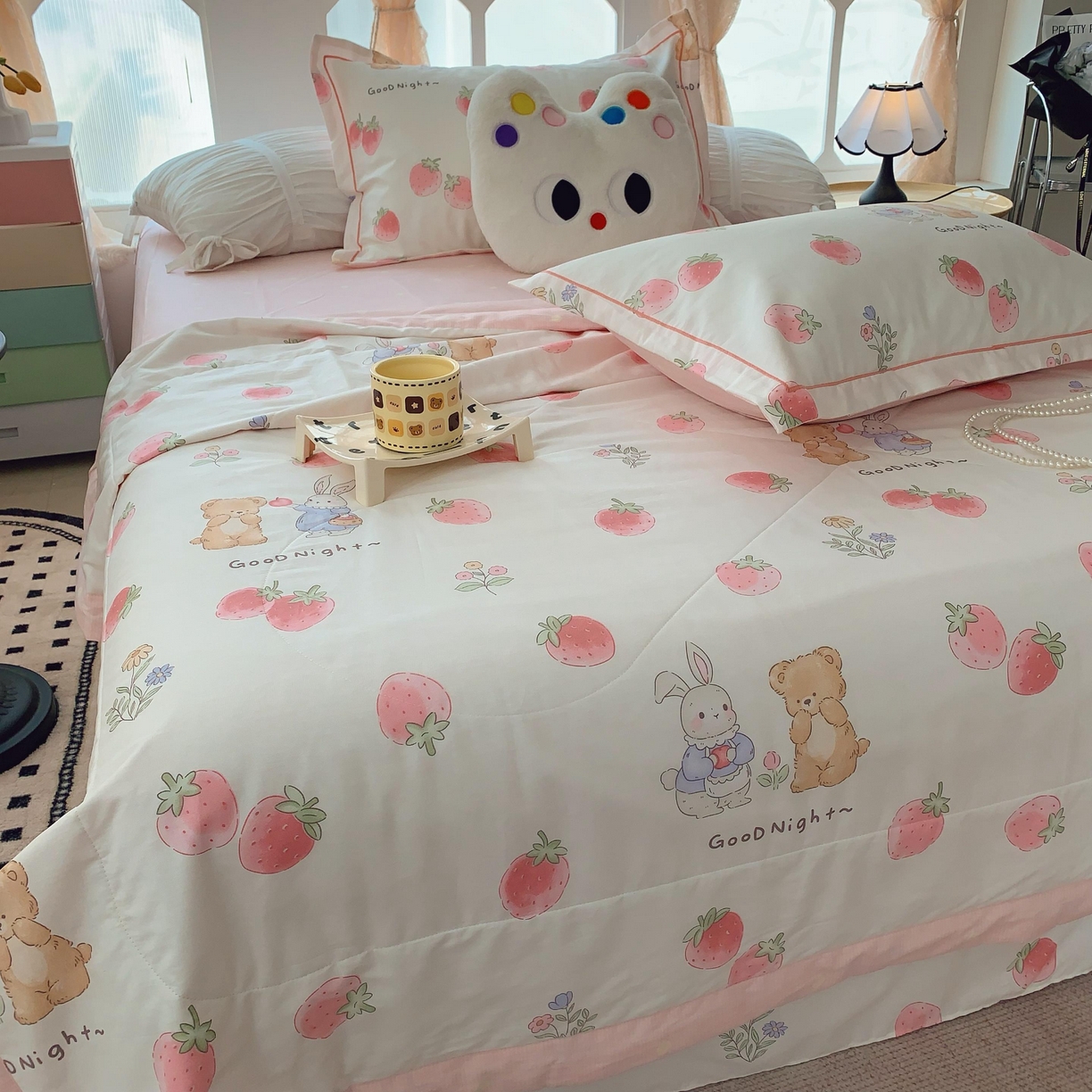 91家纺网 家纺一手货源 找家纺 莱豫家纺 2025春夏新款纯棉全棉夏被夏凉被四件套 草莓兔